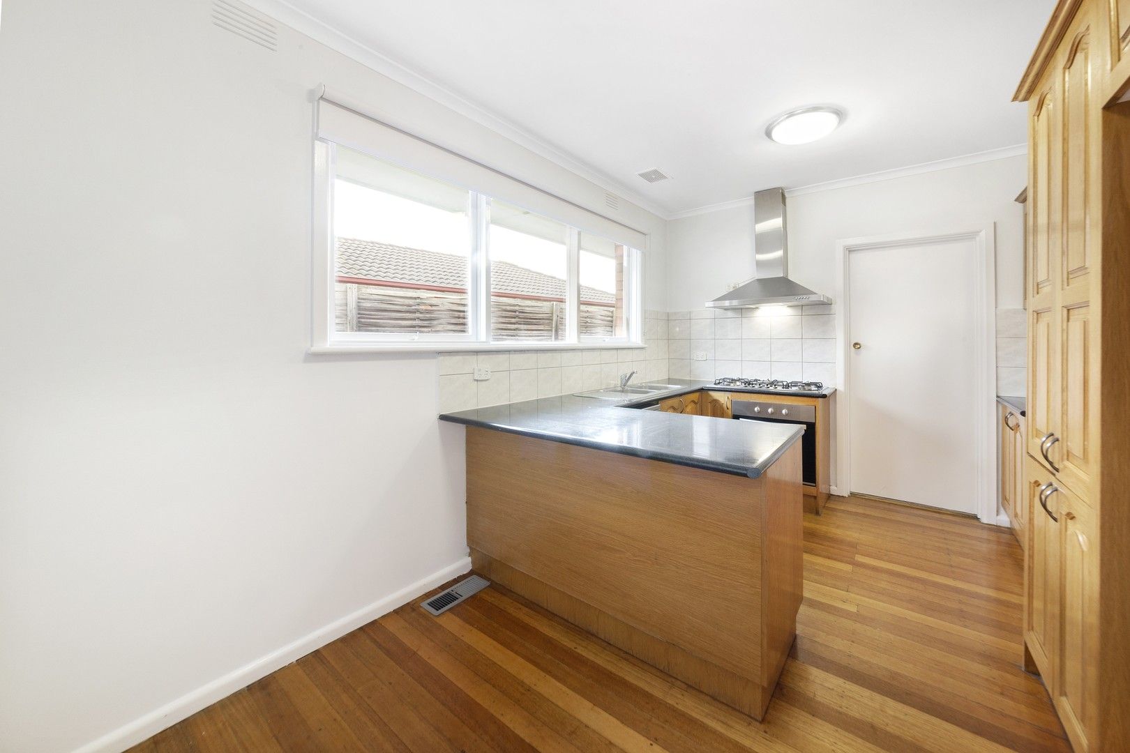 3 bedrooms Apartment / Unit / Flat in 2/11 Mackay Avenue GLEN HUNTLY VIC, 3163