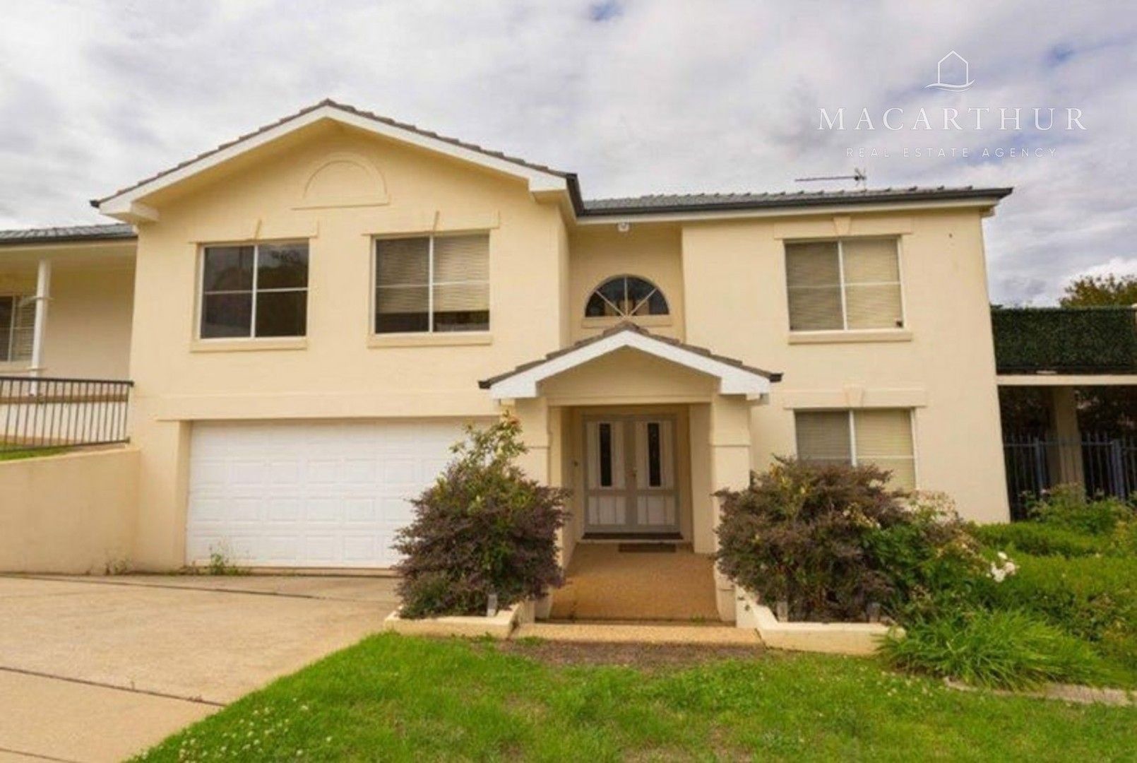 4 bedrooms Townhouse in 2/56 Simkin Crescent KOORINGAL NSW, 2650