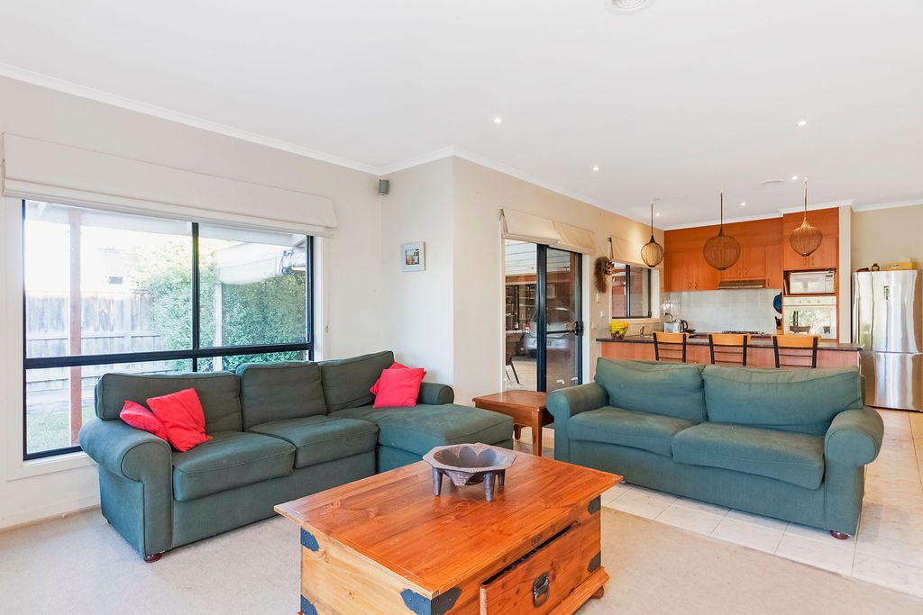 39 Delacombe Drive, Mill Park VIC 3082, Image 2