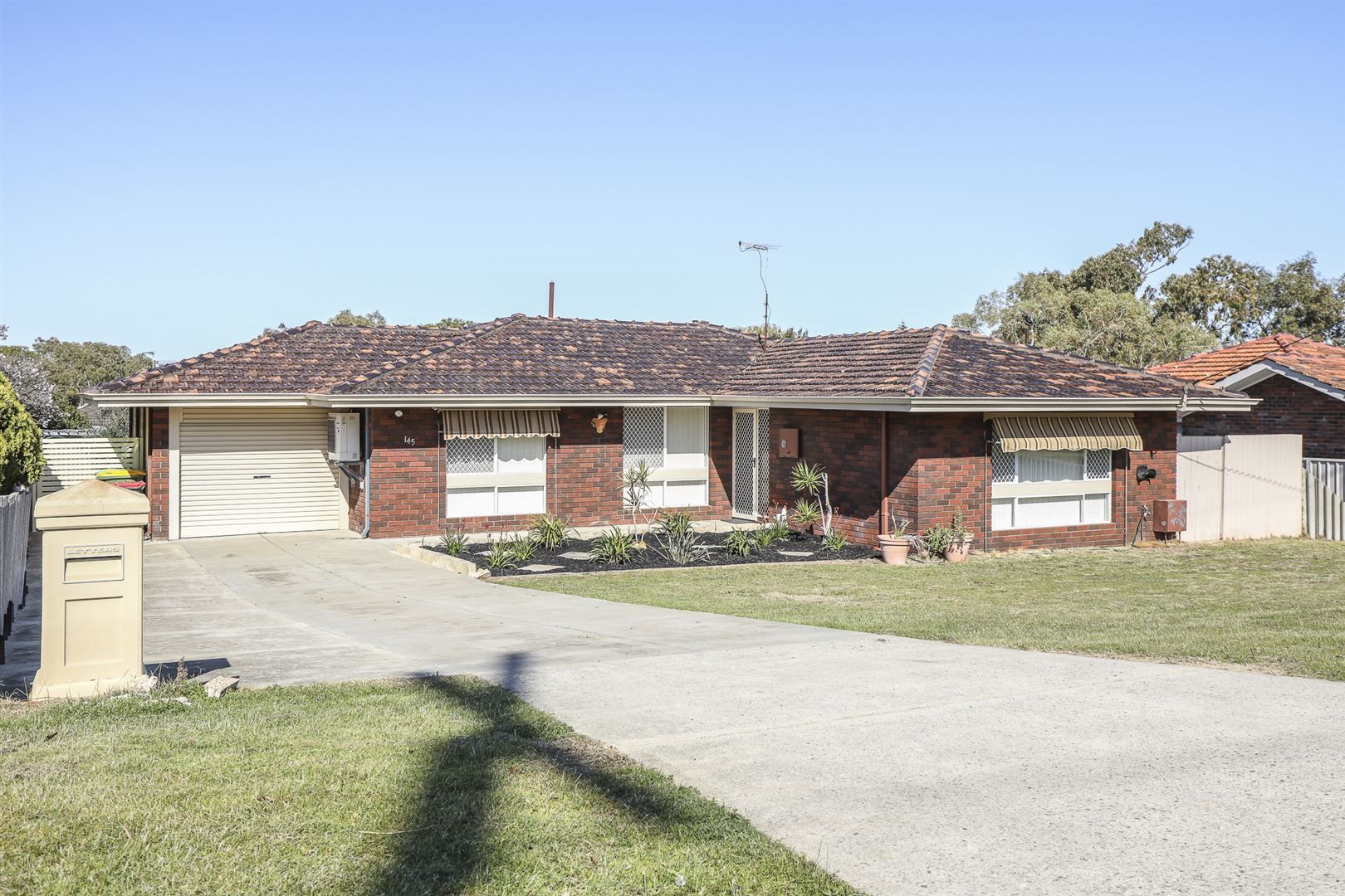 3 bedrooms House in 145 Phoenix Road SPEARWOOD WA, 6163