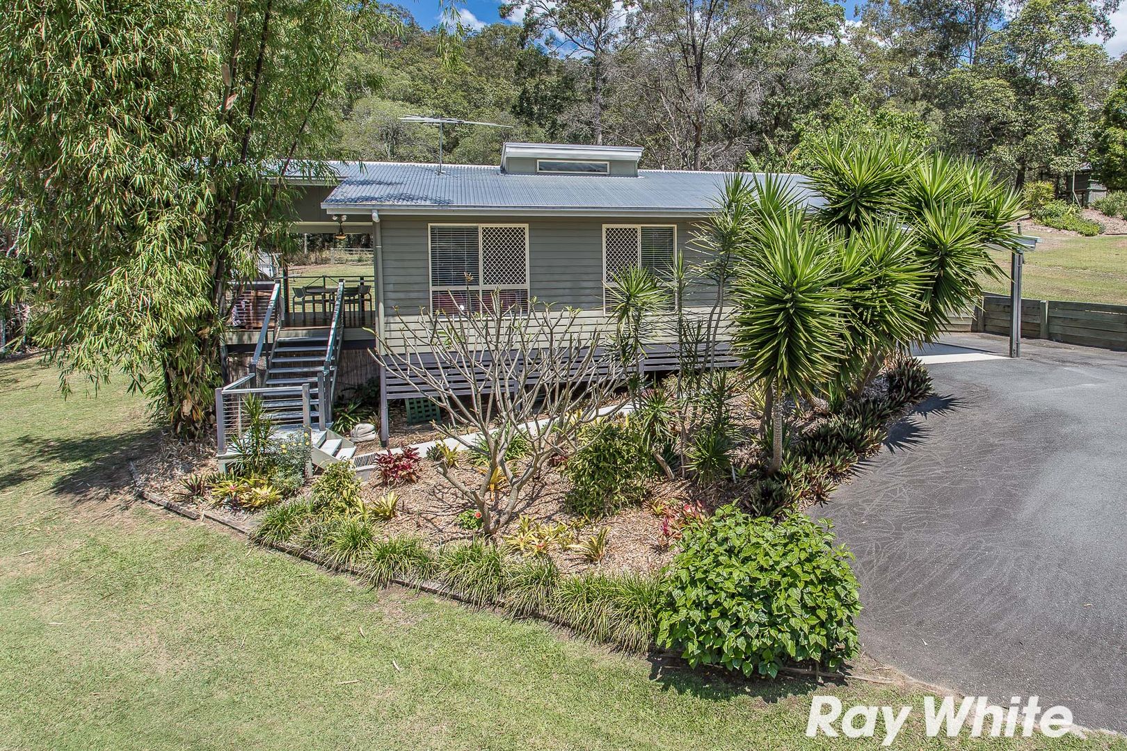 11 Phoebe Court, Bunya QLD 4055, Image 2