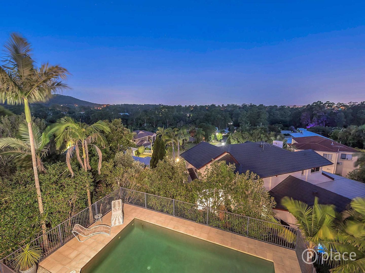 9 Hakea Cres, Chapel Hill QLD 4069, Image 2