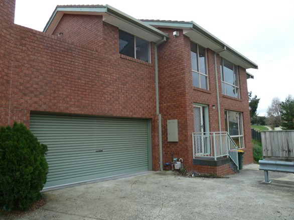 4/4 Weyburn Place, Avondale Heights VIC 3034