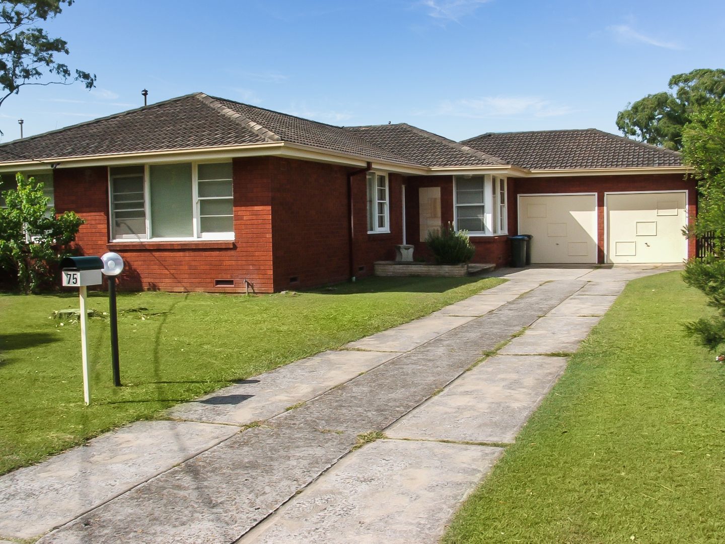 4 bedrooms House in 75 Rathowen Parade KILLARNEY HEIGHTS NSW, 2087