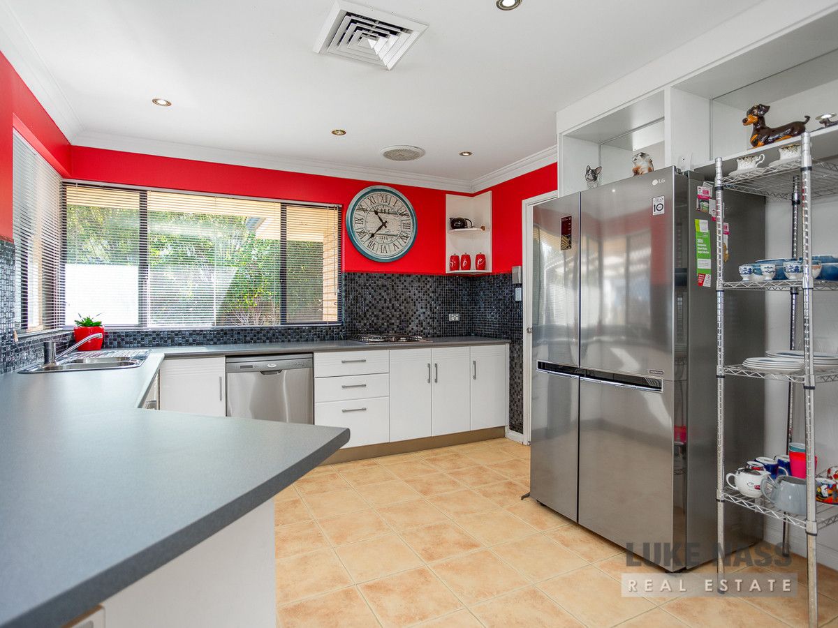 8 Rise Court, Mount Richon WA 6112, Image 2