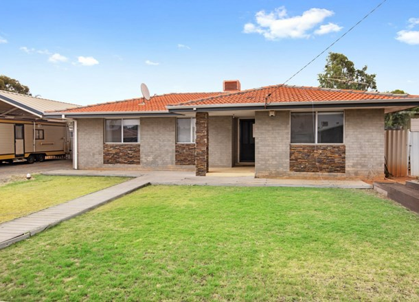 8 Carroll Place, Hannans WA 6430