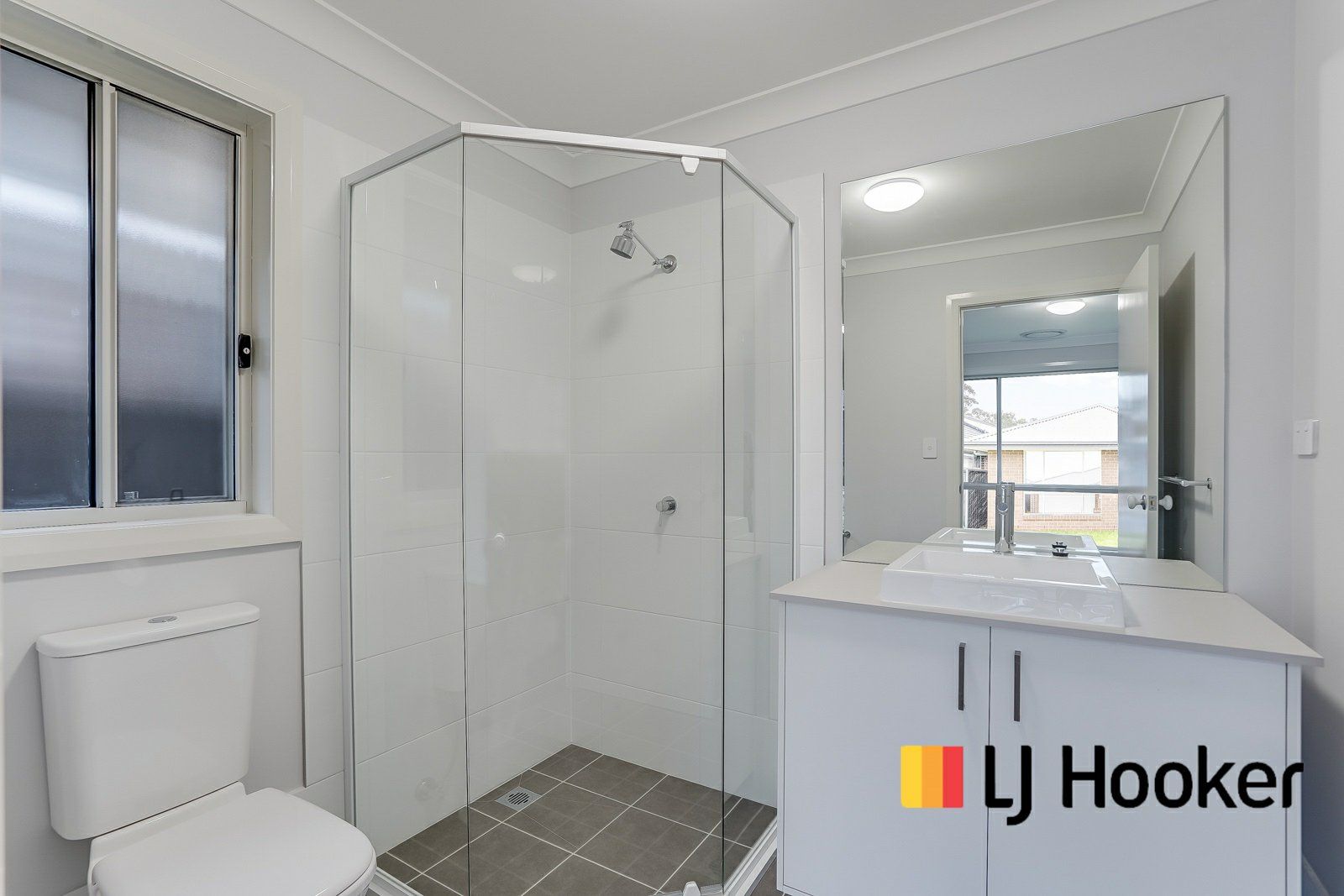 8 Corry Street, Thirlmere NSW 2572, Image 2