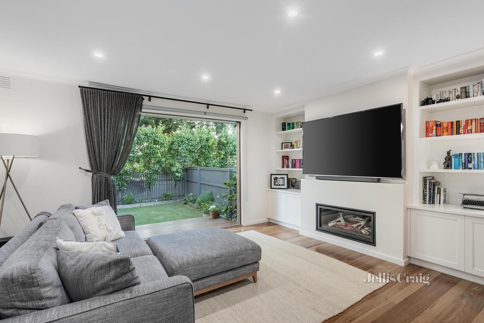 2/4 St Huberts Road, Carnegie VIC 3163, Image 2