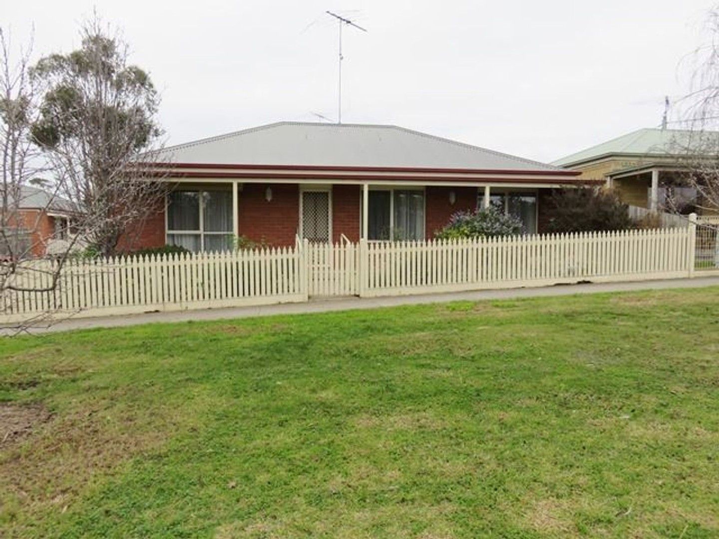 2 bedrooms Apartment / Unit / Flat in 4/14 Milton Street BANNOCKBURN VIC, 3331