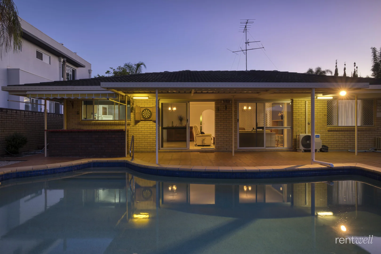 47 Beverley Crescent, Broadbeach Waters QLD 4218 - House For Rent | Domain