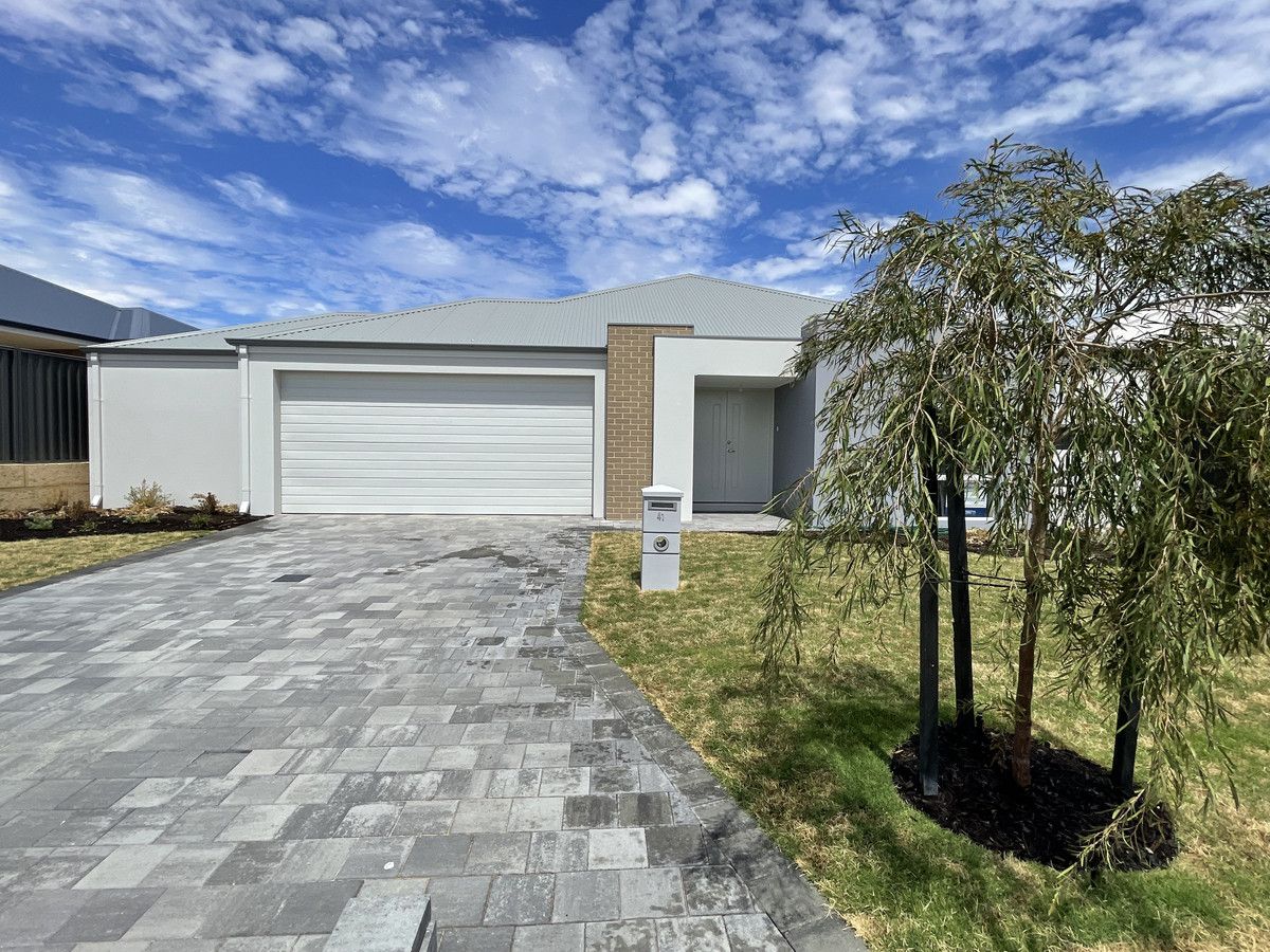 4 bedrooms House in 41 Coronardo Way MADORA BAY WA, 6210