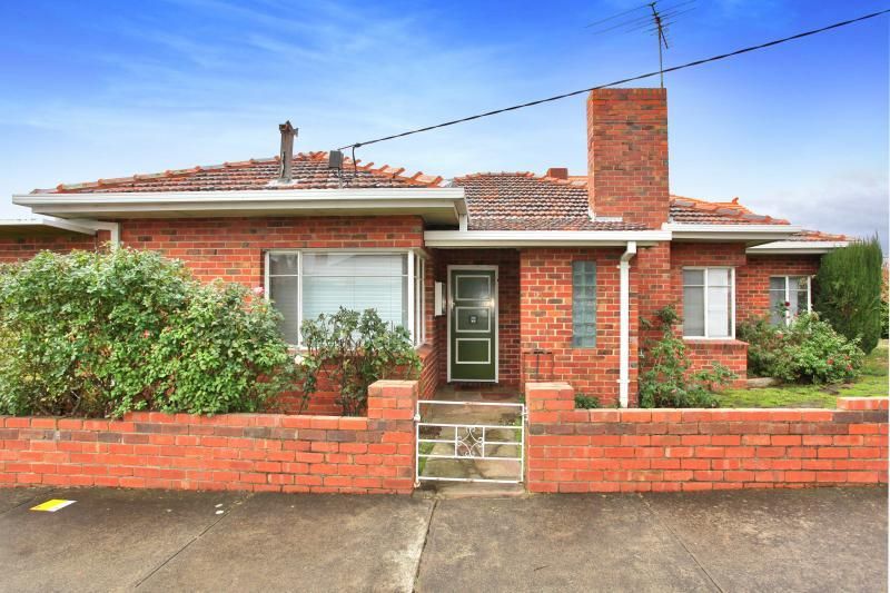 8 Prefect Street, Strathmore VIC 3041, Image 2