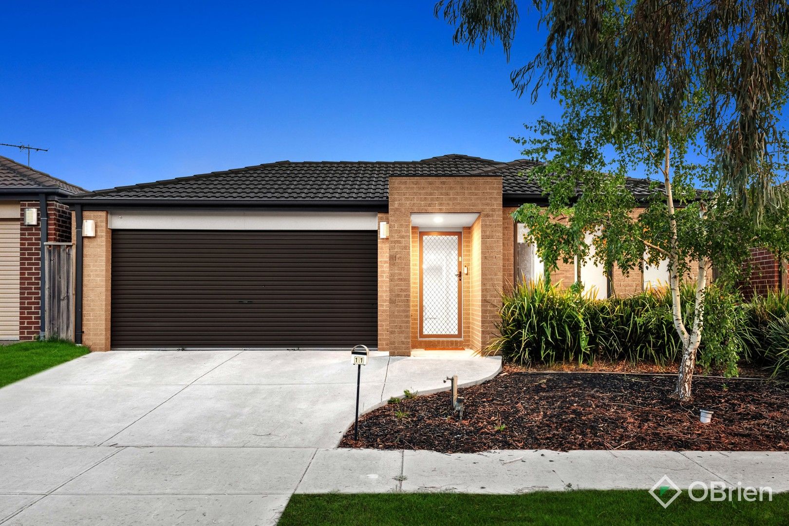 4 bedrooms House in 11 Stanhope Place PAKENHAM VIC, 3810