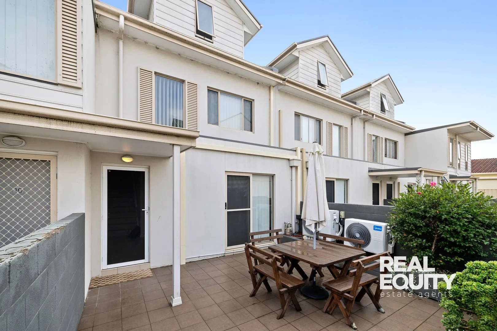 Modern & Extra Spacious Living - Skats 2