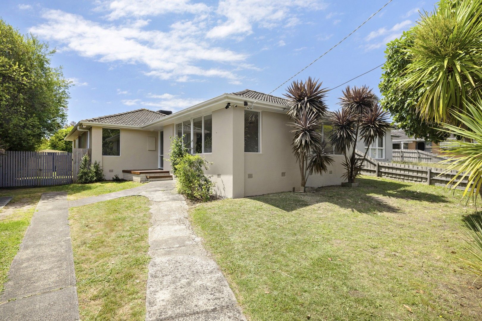 4 bedrooms House in 5 Lucerne Crescent FRANKSTON VIC, 3199