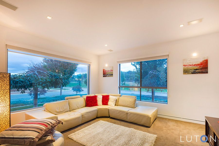 30 Rosanna Street, GUNGAHLIN ACT 2912, Image 2