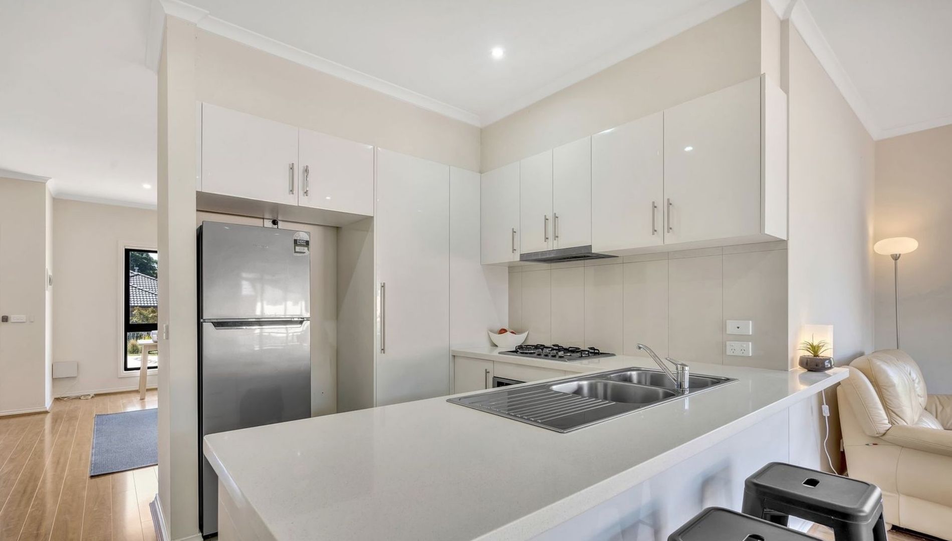 Unit 3/92 Fersfield Rd, Gisborne VIC 3437, Image 2