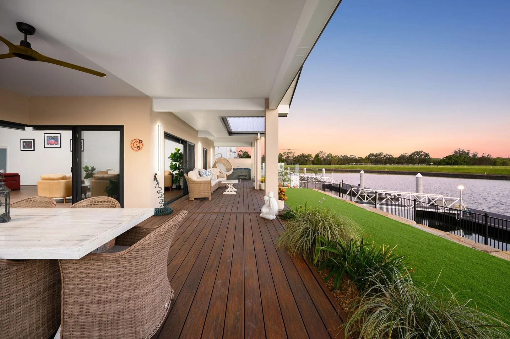 122 Paradise Parade, Jacobs Well QLD 4208