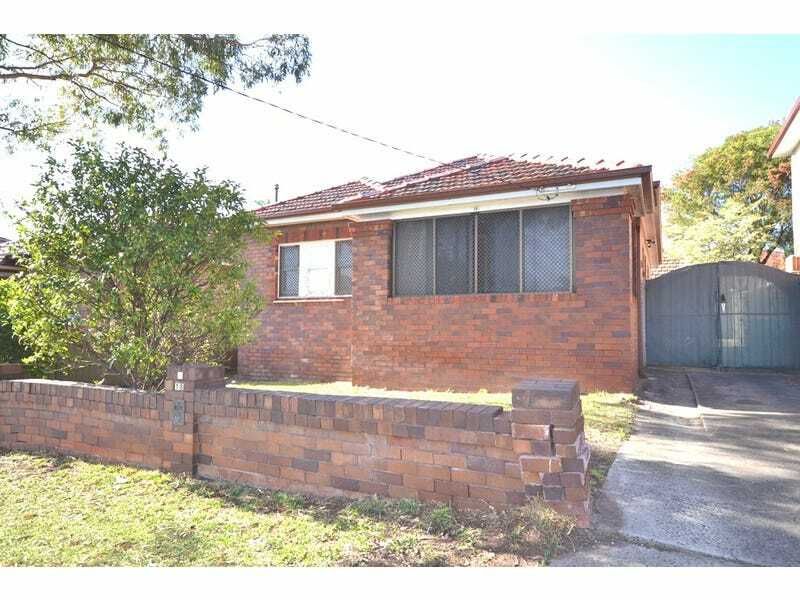 2 bedrooms House in 18 Farrell Rd KINGSGROVE NSW, 2208