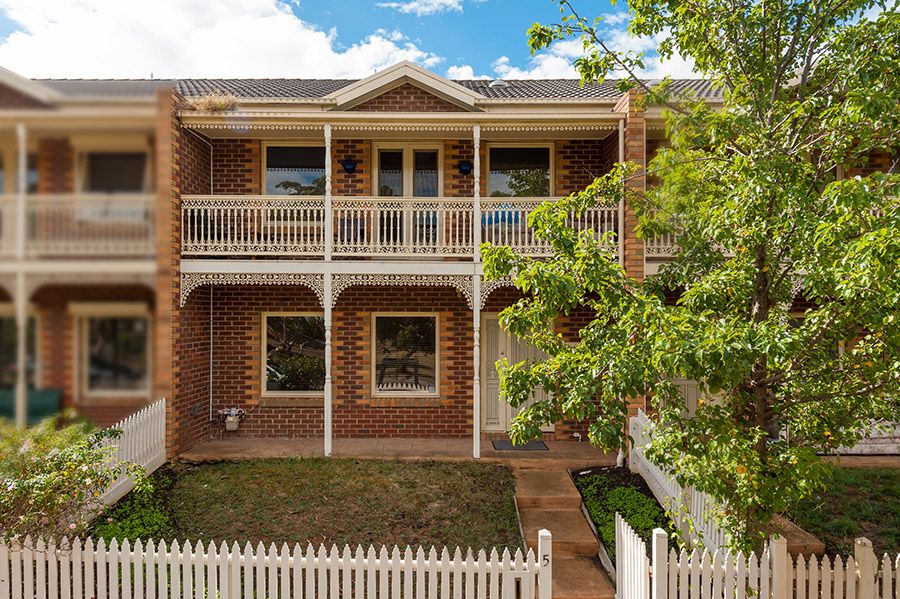 5 Klein Crescent, Roxburgh Park VIC 3064, Image 0