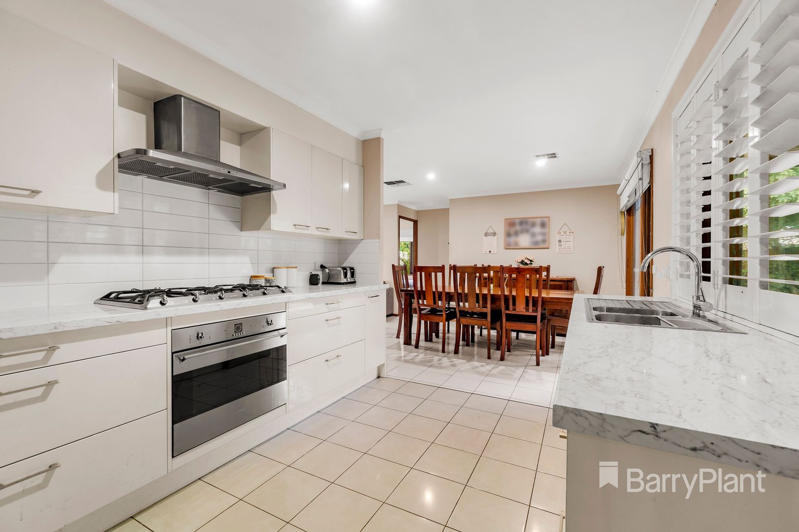 17 Pensbury Avenue, Mill Park VIC 3082, Image 2