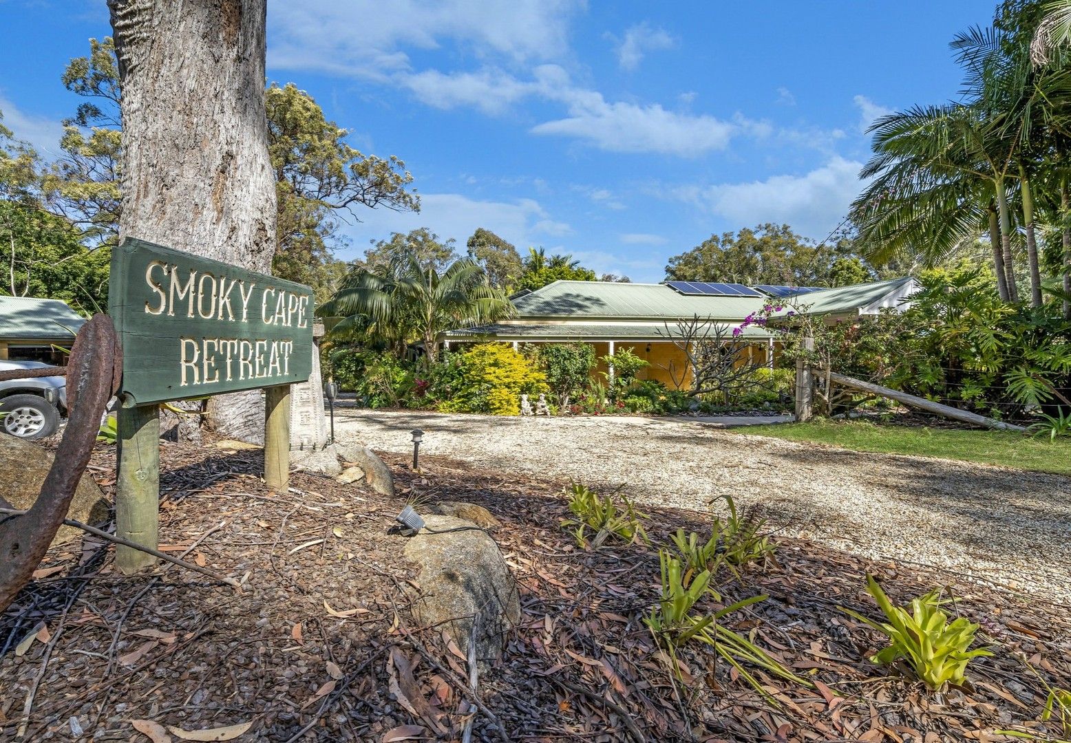 6 bedrooms House in 2 Cockatoo Place ARAKOON NSW, 2431