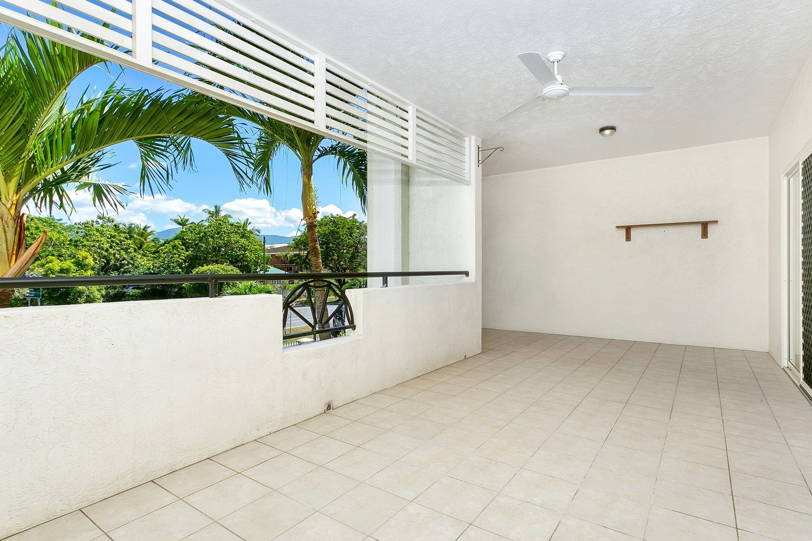 10/304-308 Lake Street, Cairns North QLD 4870, Image 2