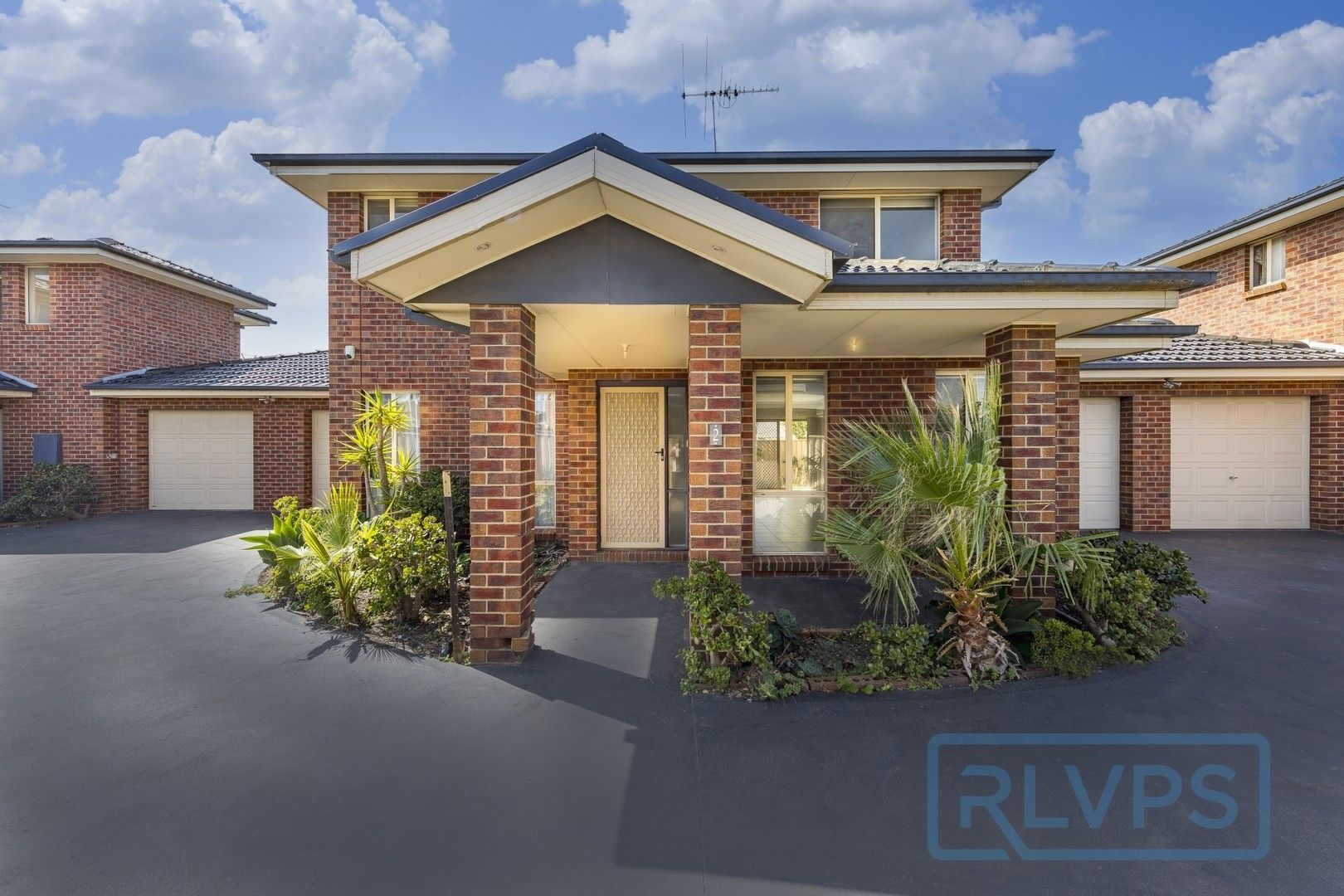 4 bedrooms Townhouse in 2/13 Raglan Court MAIDSTONE VIC, 3012