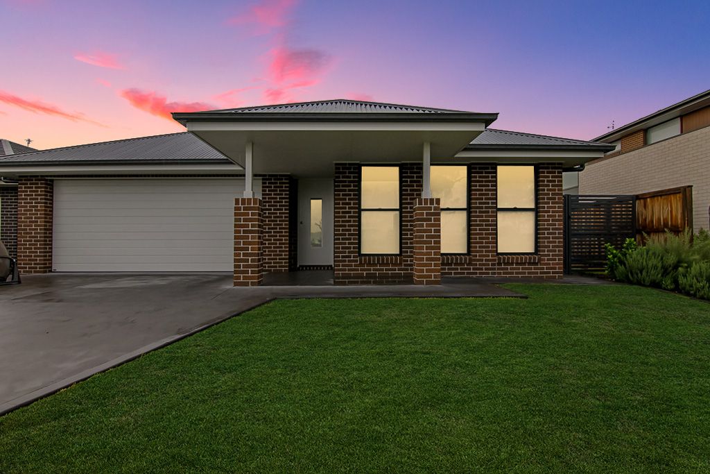 4 bedrooms Apartment / Unit / Flat in 24 Wirripang Street FLETCHER NSW, 2287