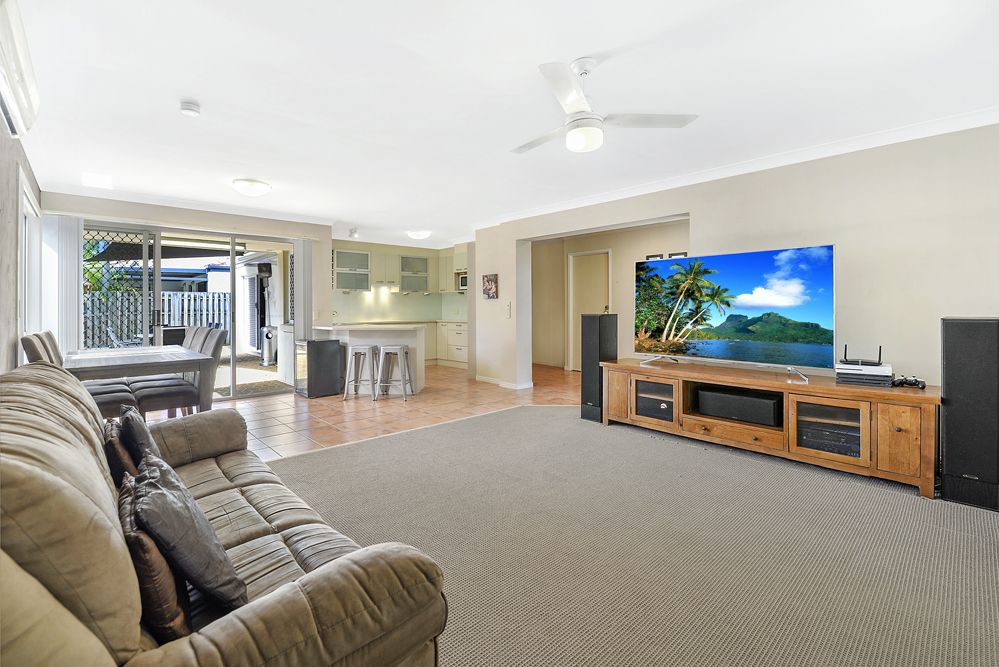 30 Marble Arch Place, Arundel QLD 4214, Image 2