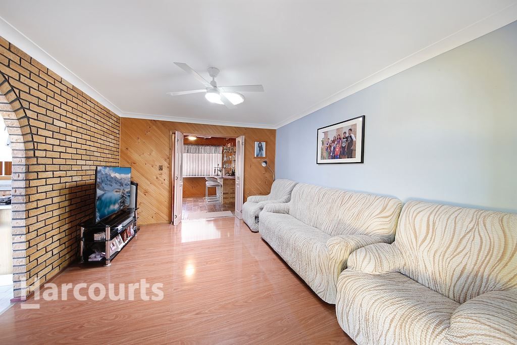 15 Shiraz Place, Eschol Park NSW 2558, Image 2