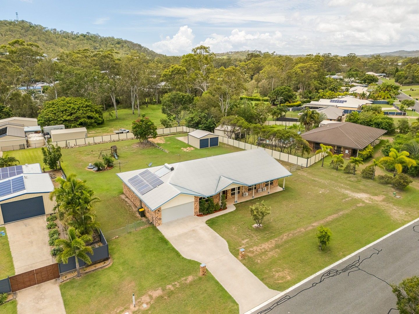 4 bedrooms House in 3 Carthurbie Court NEW AUCKLAND QLD, 4680