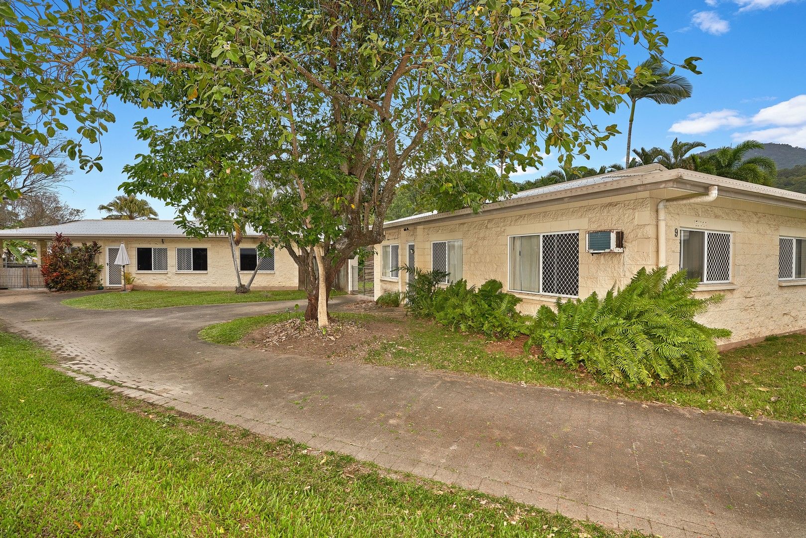 5 bedrooms Block of Units in 1&2/9 Deshon Street WHITFIELD QLD, 4870
