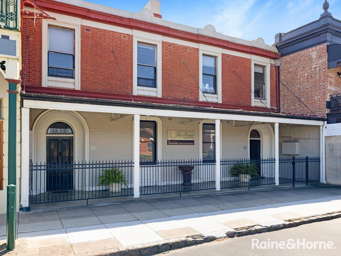 7 bedrooms Block of Units in 219-221 George Street BATHURST NSW, 2795