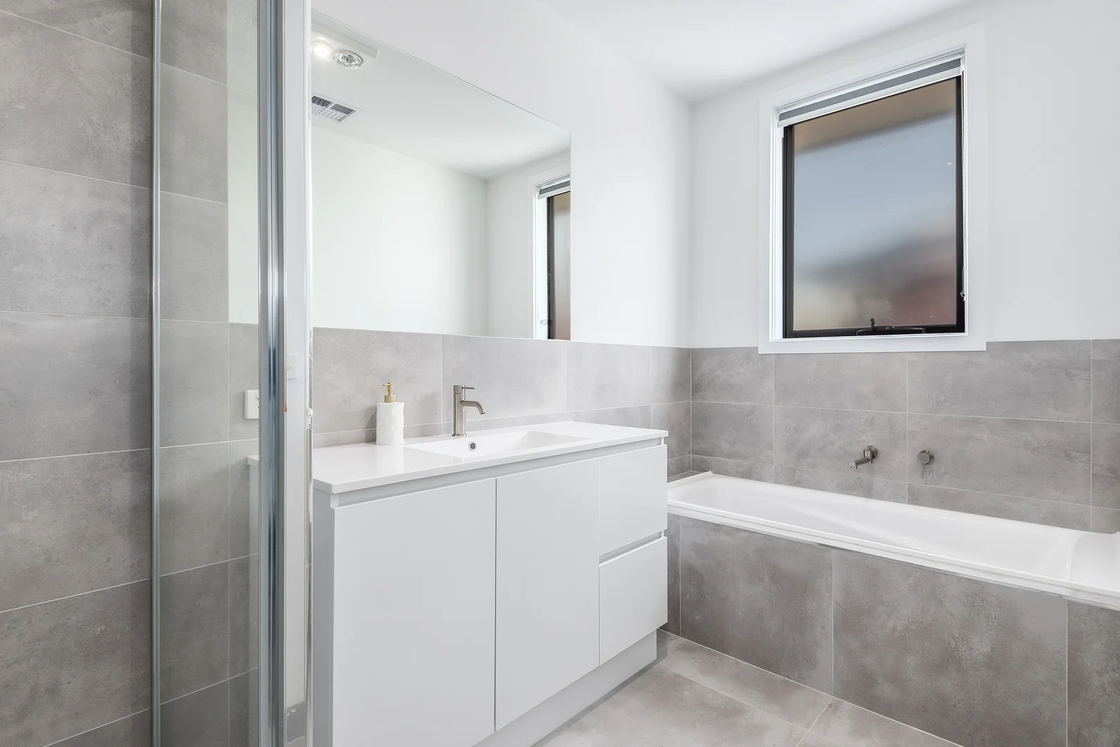 Additional image 5 of 1/102 Helms Street, Newcomb VIC 3219