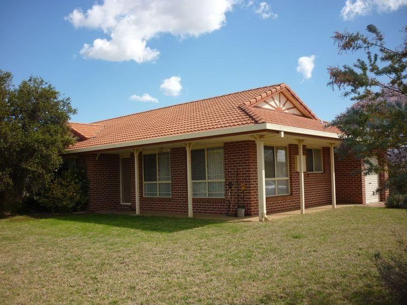 4 Loane Place, DUBBO NSW 2830, Image 0