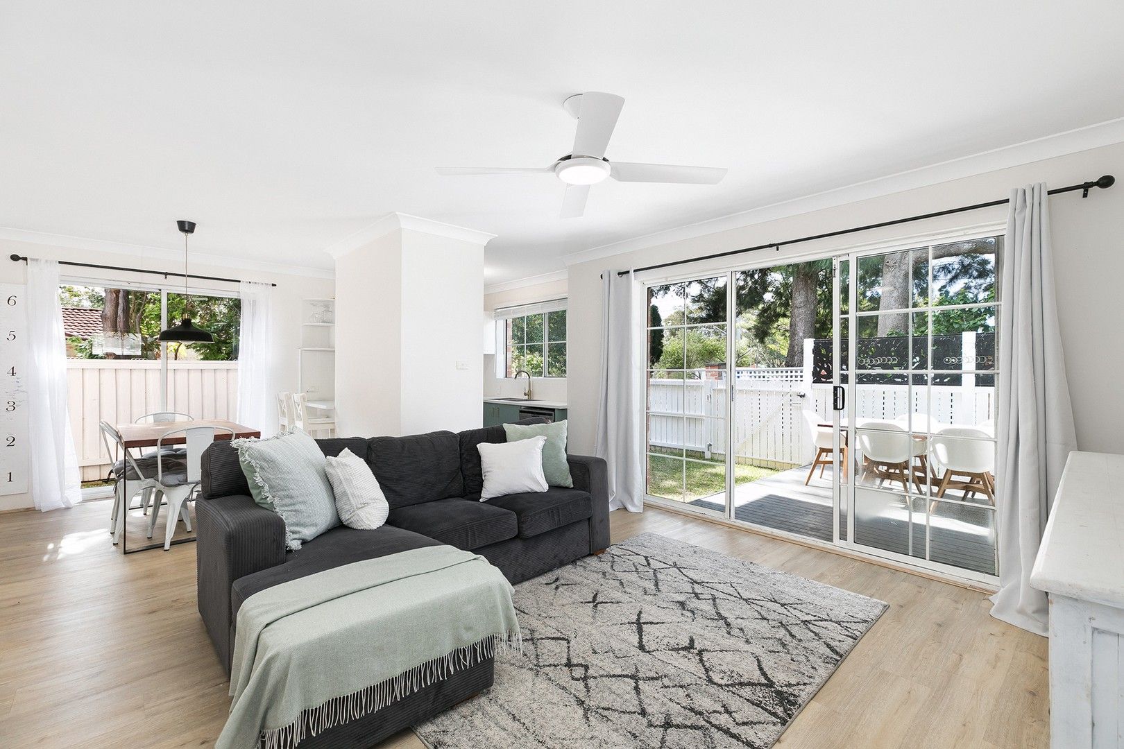 3 bedrooms Villa in 1/17 Harnleigh Avenue WOOLOOWARE NSW, 2230
