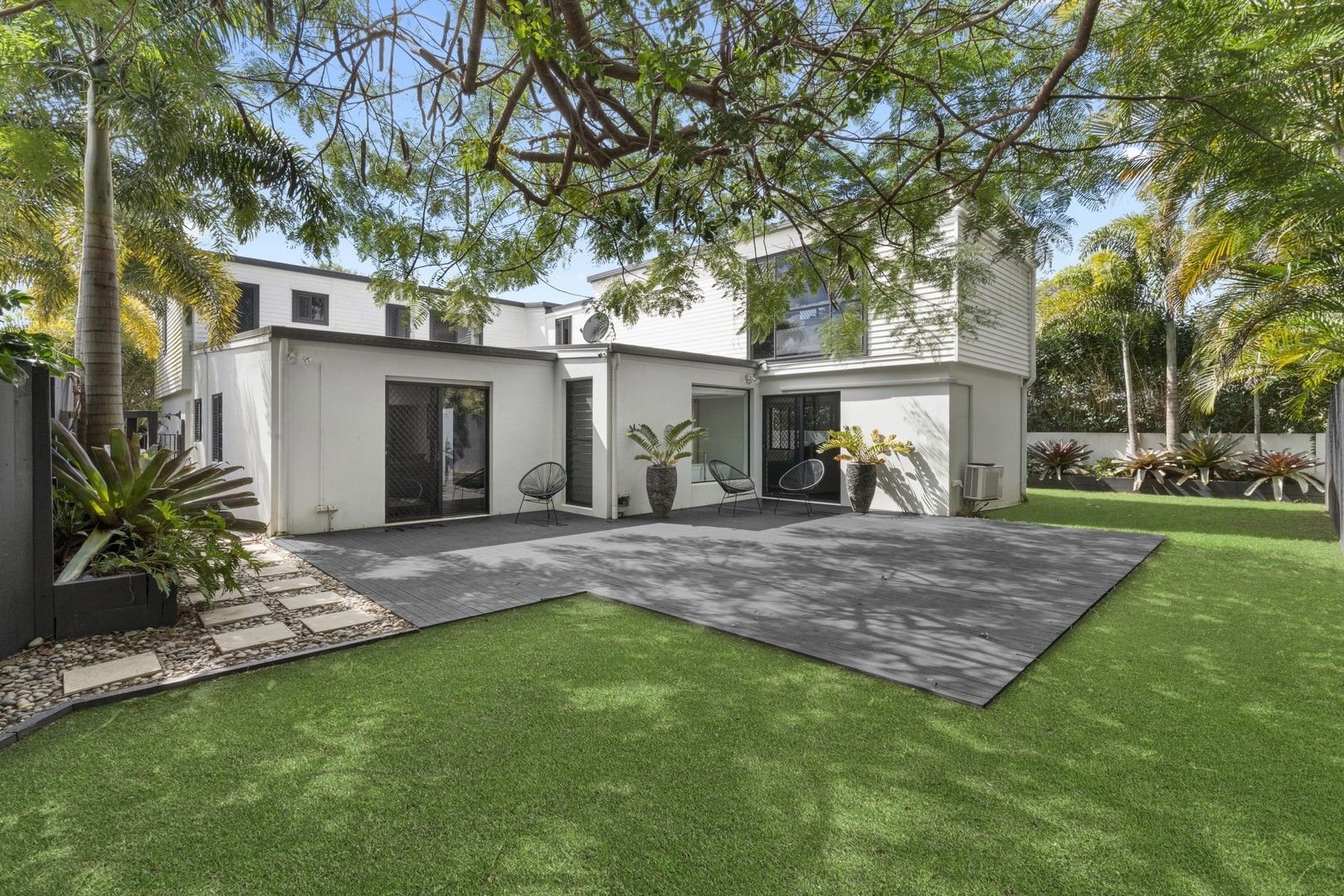 4 bedrooms House in 5 Pacific Boulevard BROADBEACH WATERS QLD, 4218