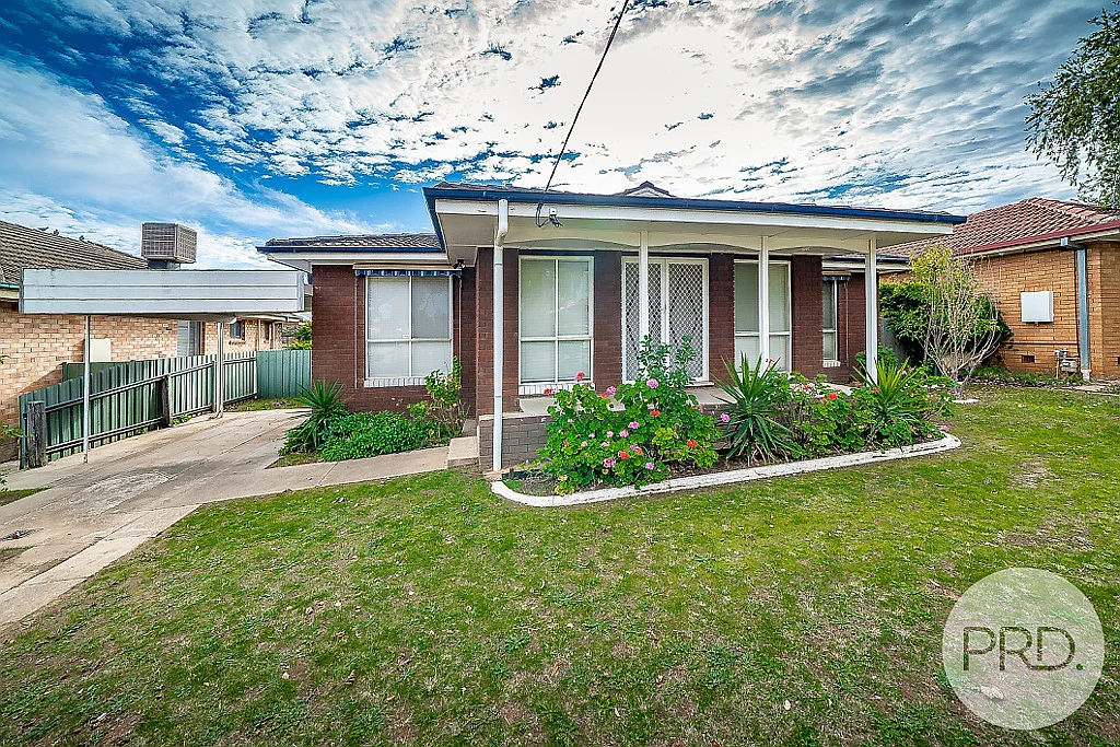 11 Leavenworth Drive, Mount Austin NSW 2650