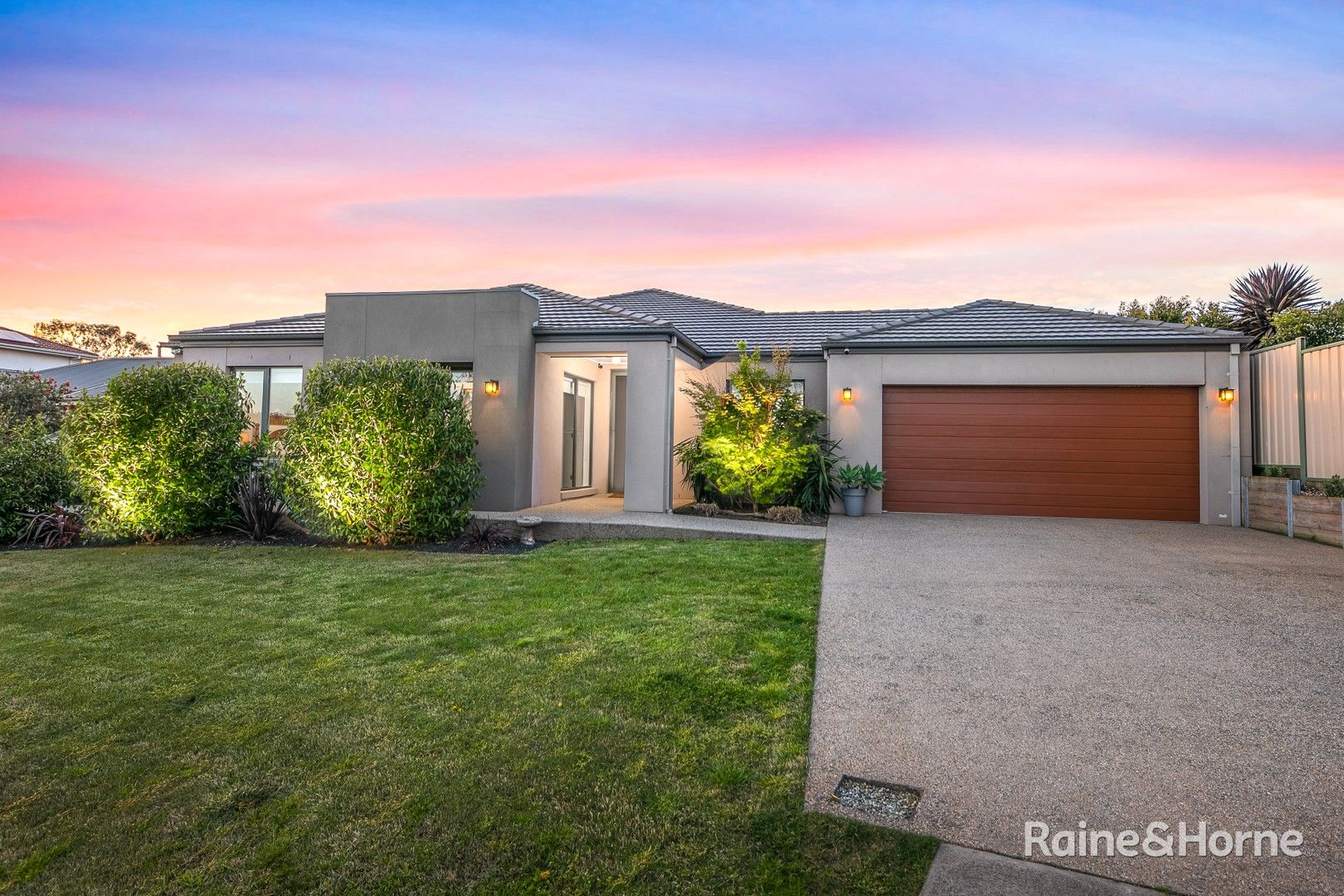 4 bedrooms House in 2 Renton Court SUNBURY VIC, 3429