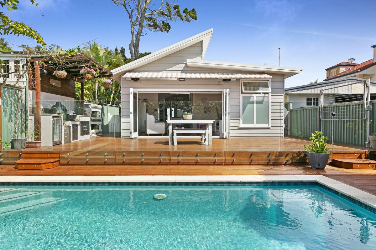 3 bedrooms House in 13 Twenty Fourth Avenue PALM BEACH QLD, 4221