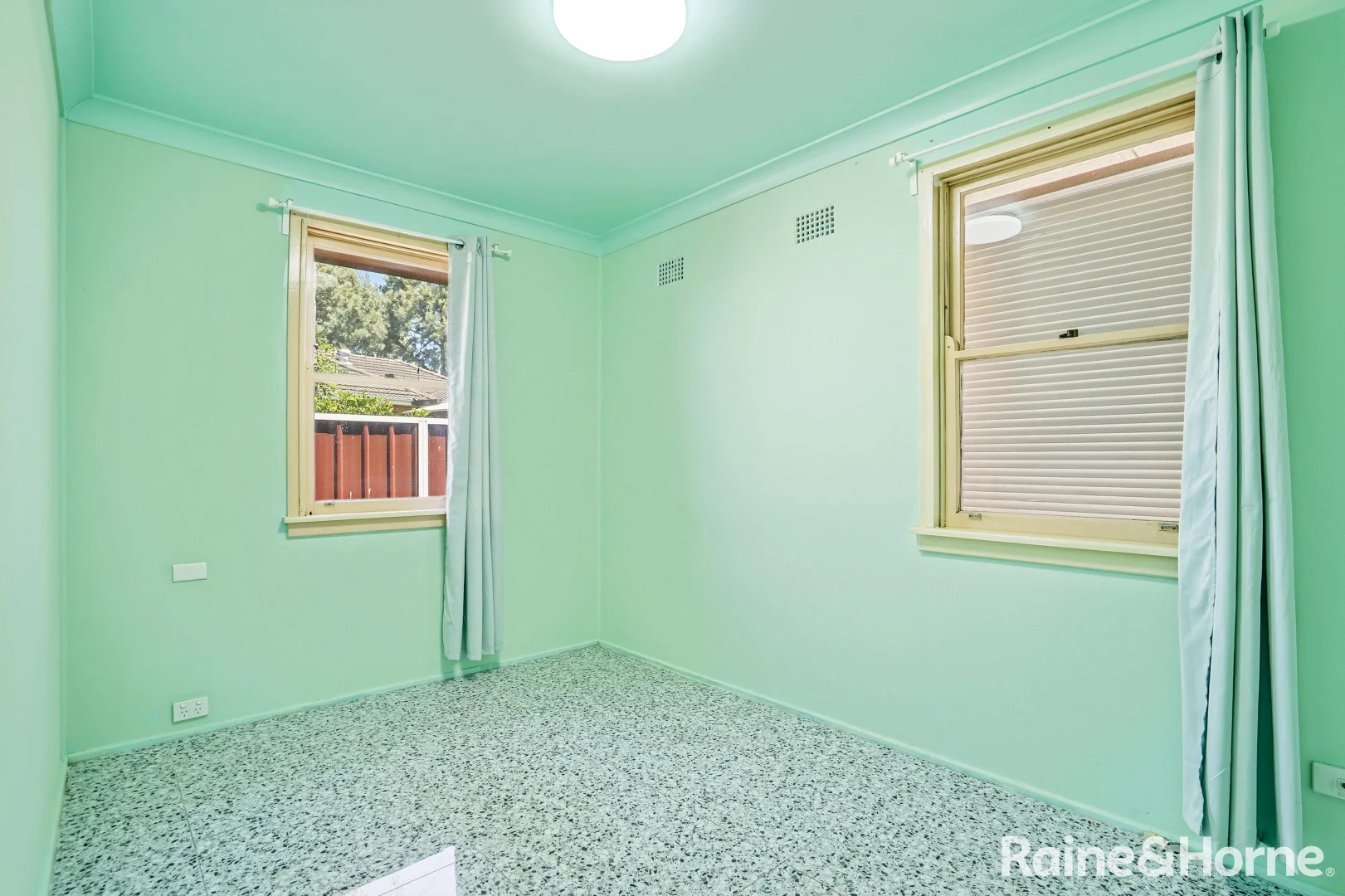 Additional image 5 of 40 Halmahera Crescent, Lethbridge Park NSW 2770