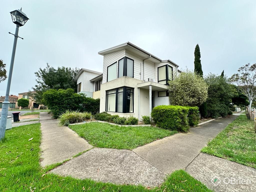 3 bedrooms House in 5 Lauffre Walk CAROLINE SPRINGS VIC, 3023