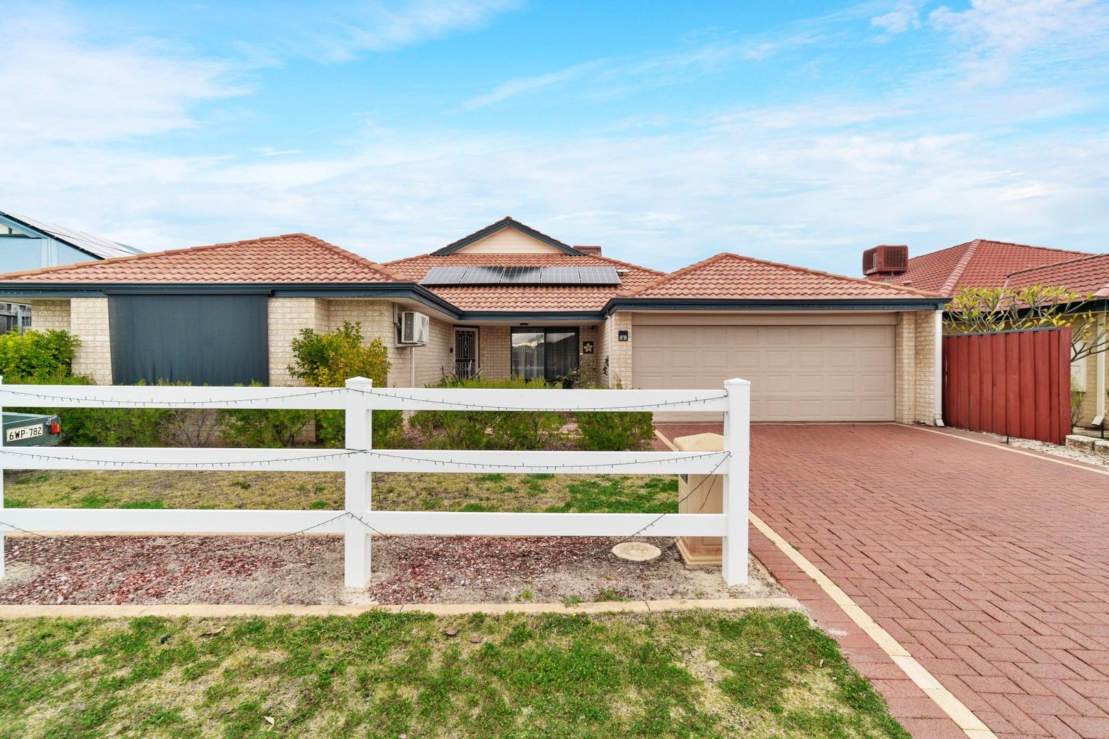 4 bedrooms House in 6 Thacker Way ELLENBROOK WA, 6069