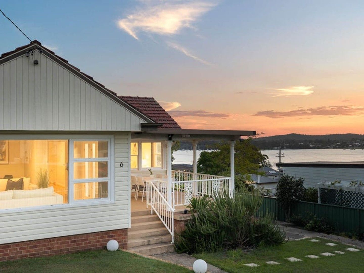 2 bedrooms House in 6 Ash Street SPEERS POINT NSW, 2284