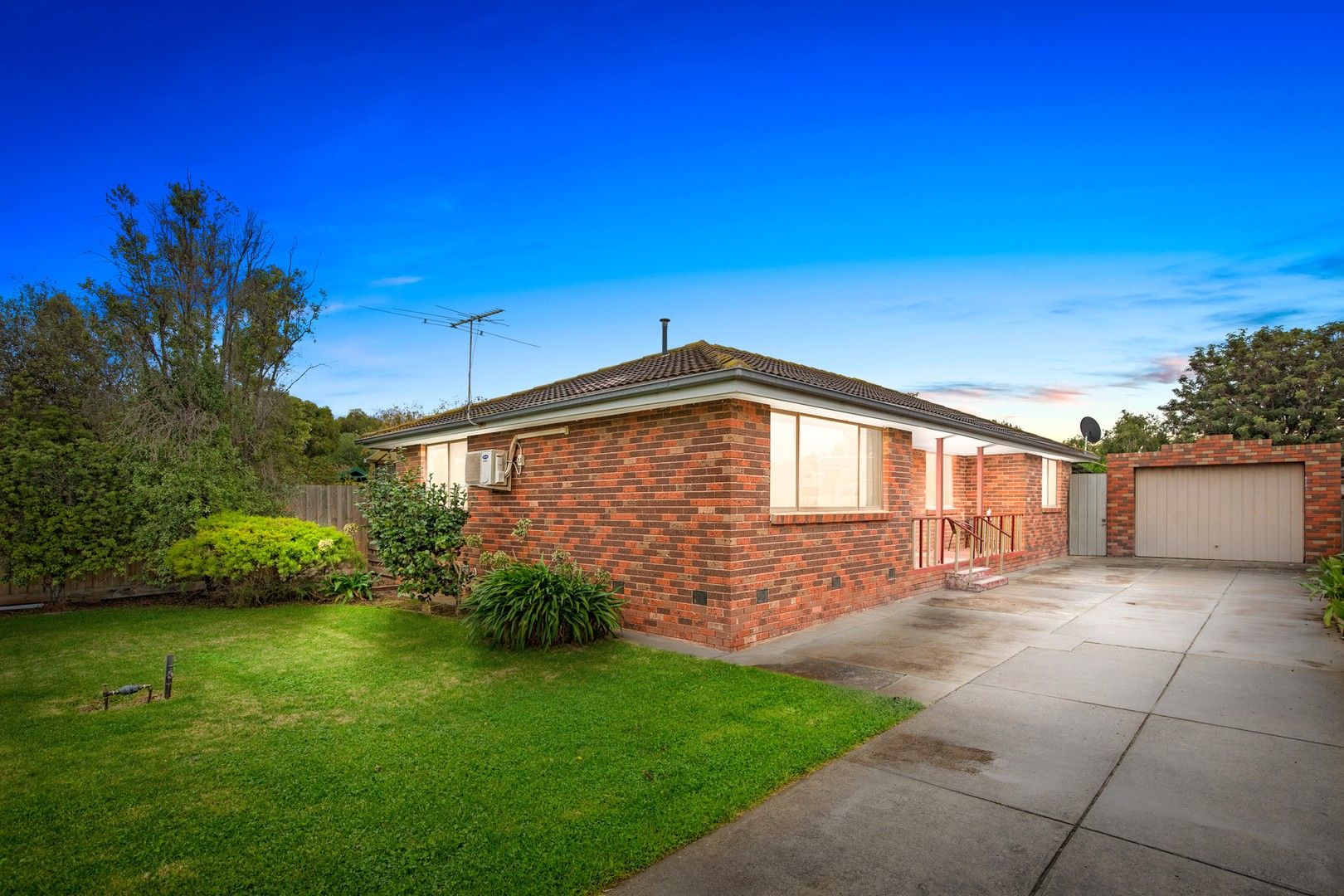 3 bedrooms House in 32 Kiely Avenue WERRIBEE VIC, 3030