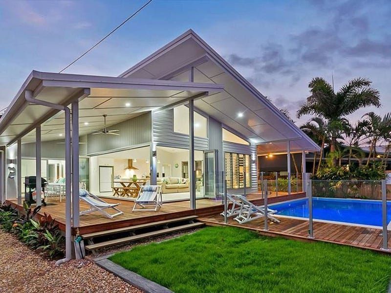 4 bedrooms House in 143 Oshea Esplanade MACHANS BEACH QLD, 4878