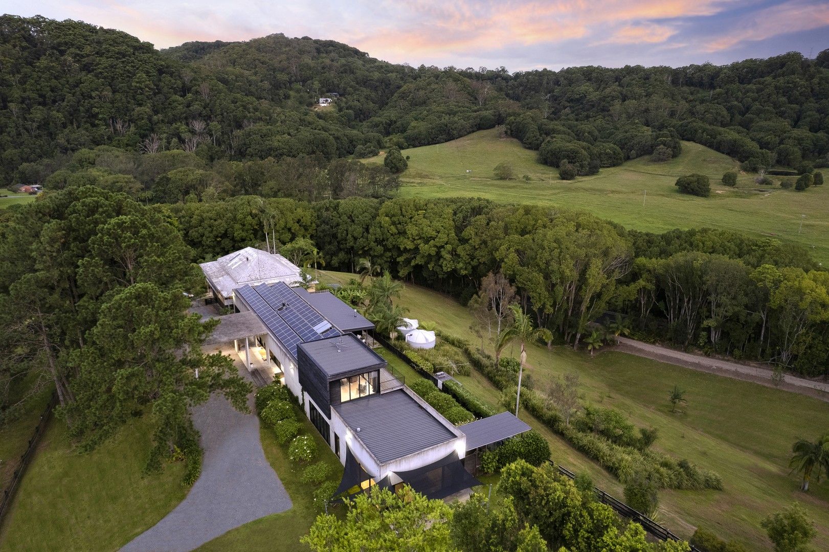 8 bedrooms Acreage / Semi-Rural in 940 Currumbin Creek Road CURRUMBIN VALLEY QLD, 4223