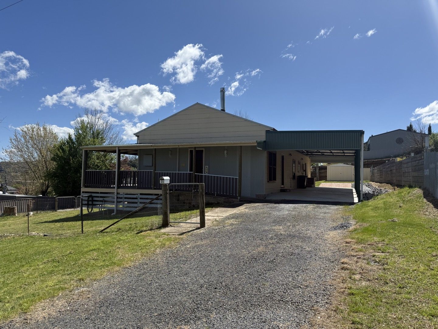 4 bedrooms House in 33-35 Selwyn Street TUMBARUMBA NSW, 2653