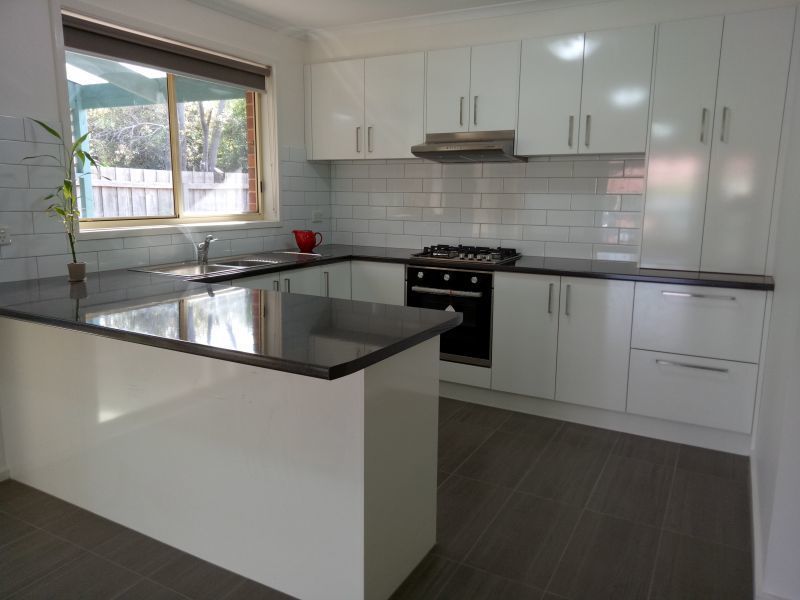 2 bedrooms Apartment / Unit / Flat in 2B Shaw Close BELL POST HILL VIC, 3215
